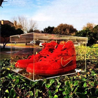 Promocyjne, duże, akrylowe pudełko do prezentów na tenisówki Nike